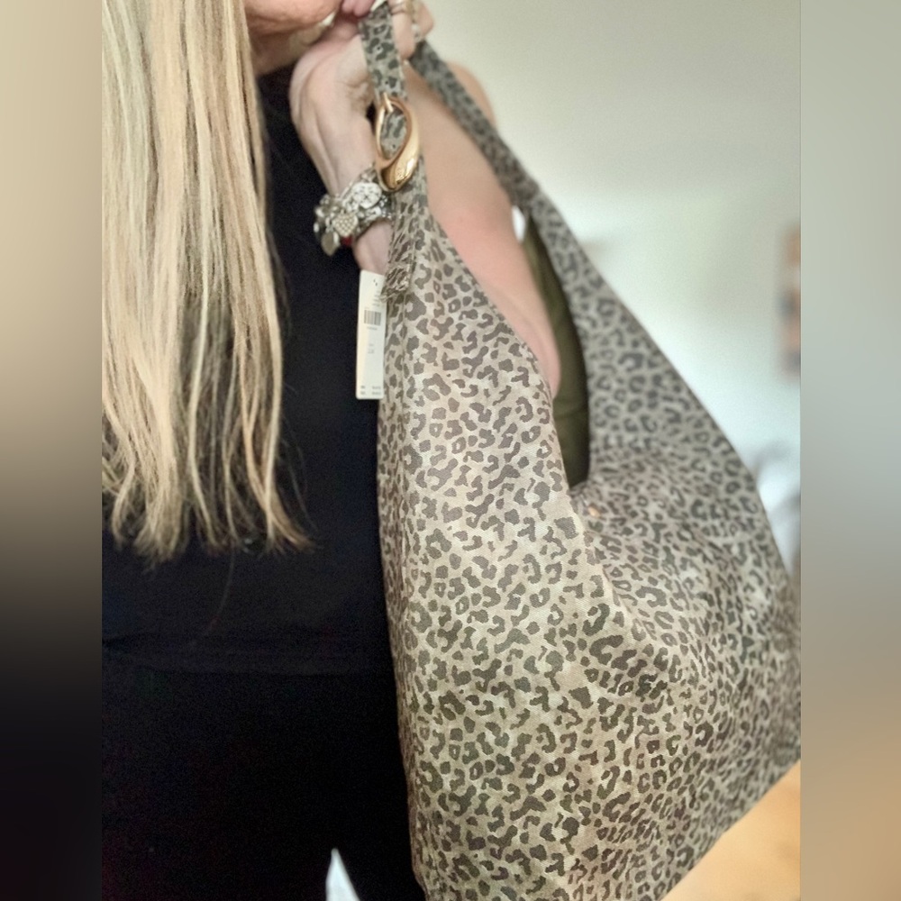 NWT ANTHROPOLOGIE LOVE KNOT SLOUCHY TOTE W/POUCH - Picture 5 of 12
